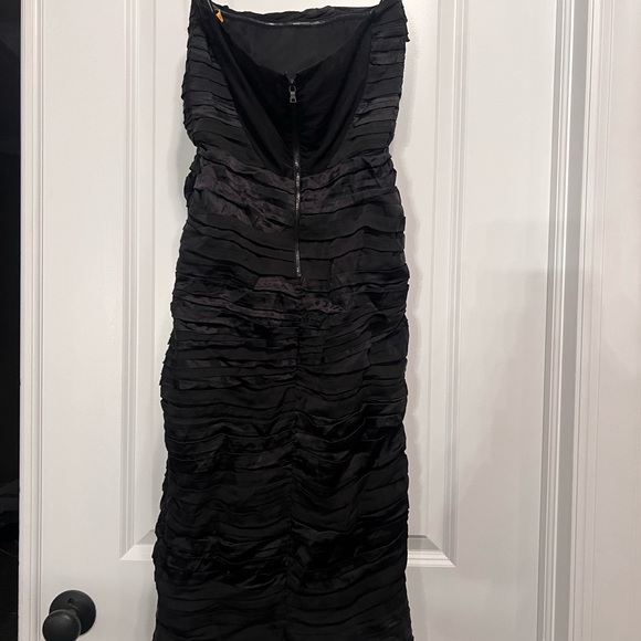 Alicia + Olivia Strapless black midi dress - Picture 3 of 3